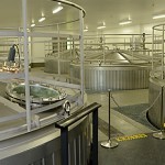 白州蒸溜所　グレーンウイスキー生産設備本格稼動