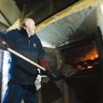Man_putting_peat_in_kiln
